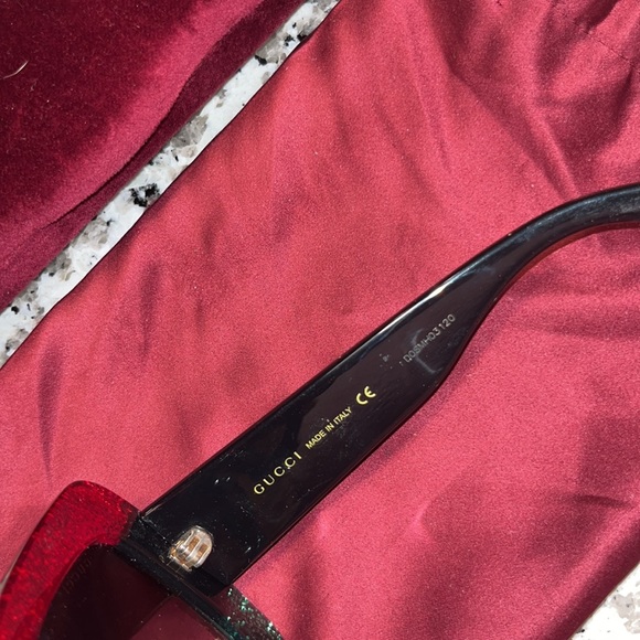 Beautiful classic Gucci glasses. The signature red, green and black colors - Picture 5 of 8